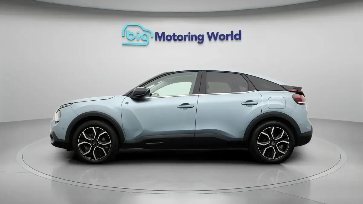 Używany Citroën e-C4 Shine 100 kW (136 KM) 2022 Niebieski Hatchback