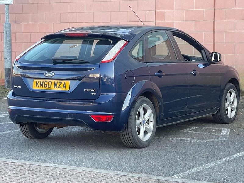 Begagnad Ford Focus Zetec 2011 Blå Halvkombi