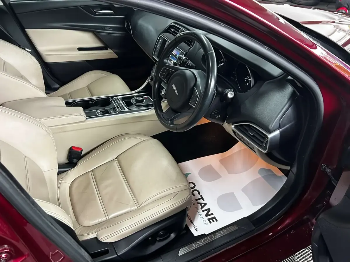 Used Jaguar XE Prestige 163 HP (119 kW) 2016 Red Sedan