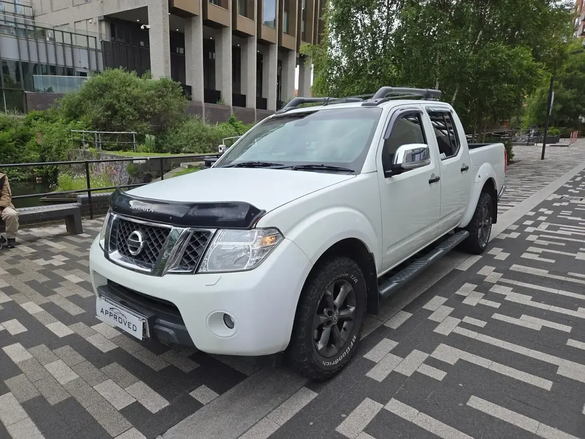 Used Nissan Navara Tekna 2011 White Pickup