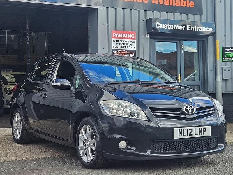 Used Toyota Auris 101 HP (74 kW) 2012 Black Hatchback