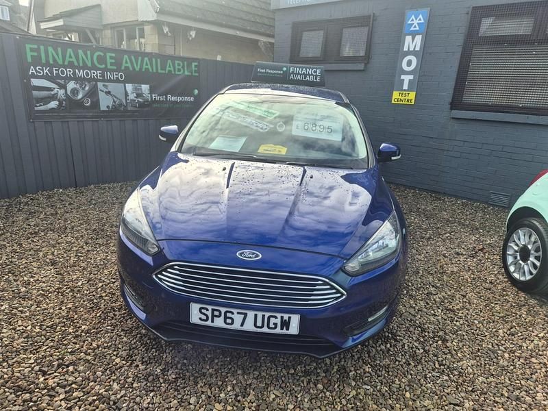 Used Ford Focus Zetec 125 HP (91 kW) 2017 Blue Hatchback