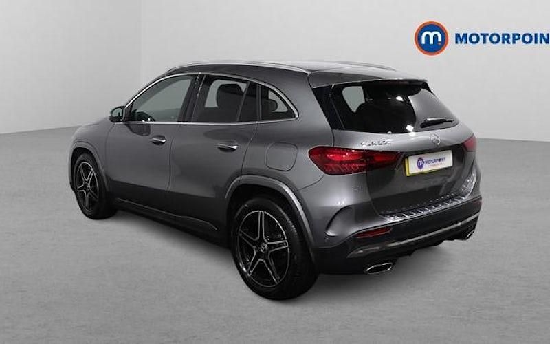 Usado Mercedes GLA200 Executive 163 HP (119 kW) 2025 Cinzento SUV