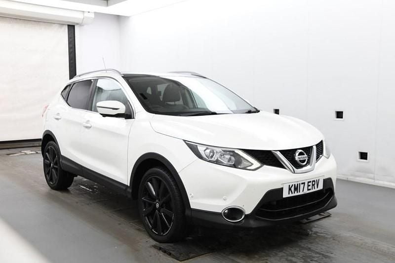 Used Nissan Qashqai Tekna 2017 White SUV