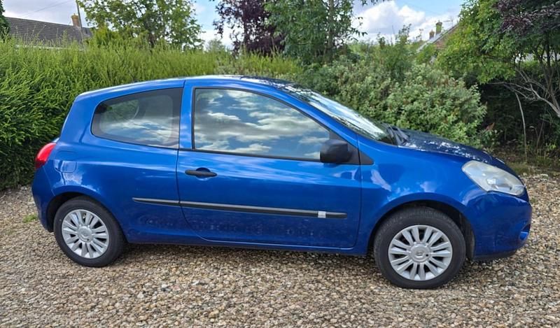 Used Renault Clio II Extreme 2009 Blue Hatchback
