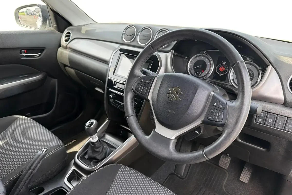 Used Suzuki Vitara SZ-T 129 HP (94 kW) 2023 White SUV