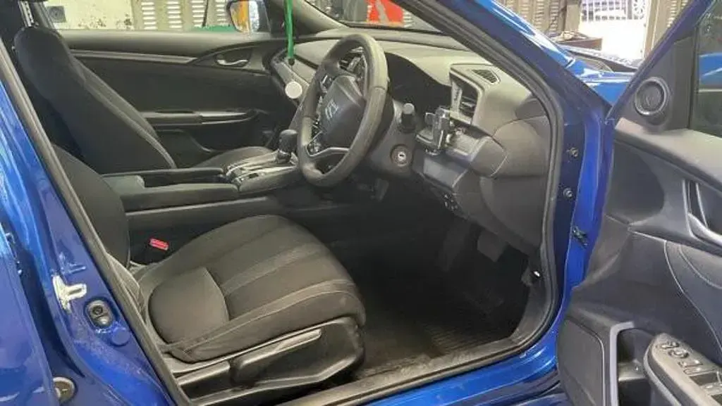 Used Honda Civic SE 2019 Blue Hatchback