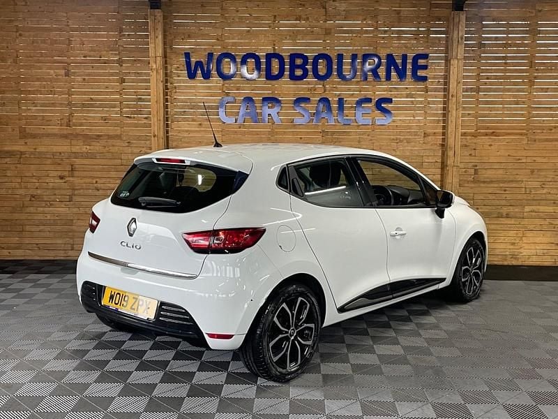 Used Renault Clio IV Play 2019 White Hatchback