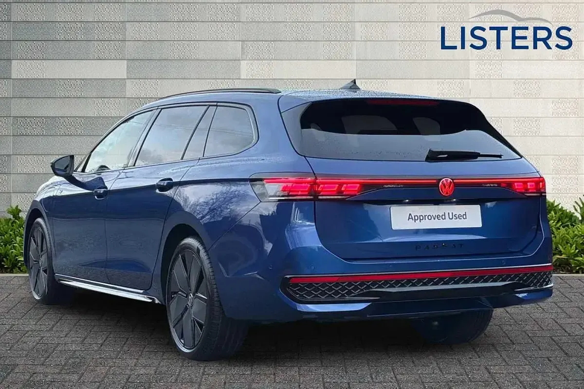 Used VW Passat R-line 272 HP (200 kW) 2026 Reef blue Estate