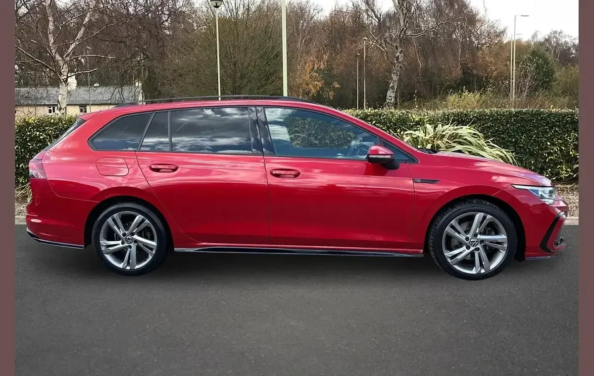 Used VW Golf VIII R-line 147 HP (108 kW) 2023 Red Estate