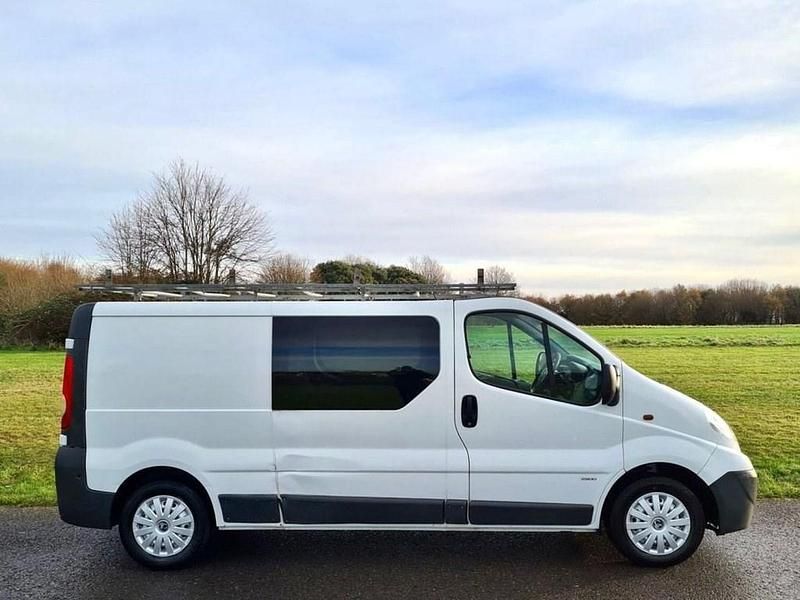 Used Vauxhall Vivaro 115 HP (84 kW) 2014 White MPV