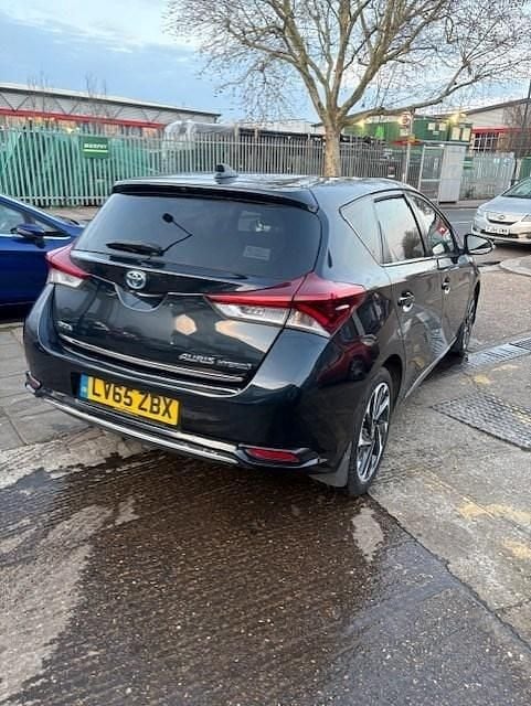 Used Toyota Auris Hybrid Design 136 HP (100 kW) 2016 Grey Hatchback