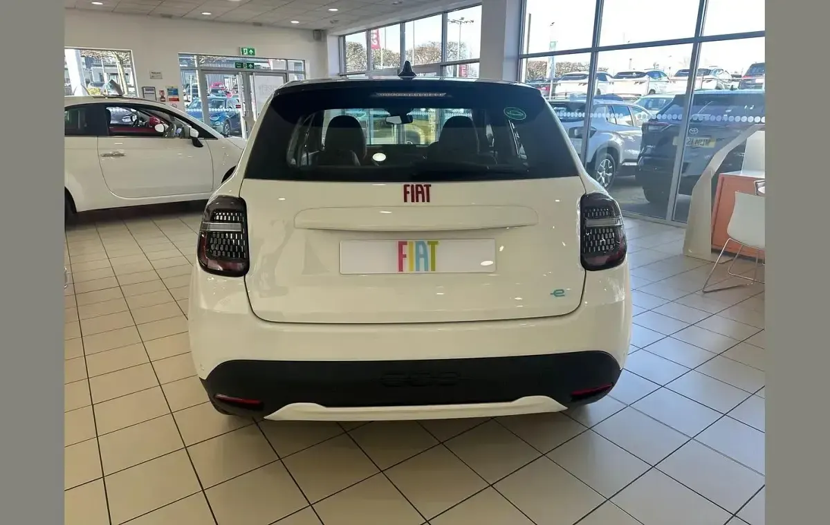 Nuevo Fiat 600 Red 114 kW (156 CV) 2025 Blanco SUV