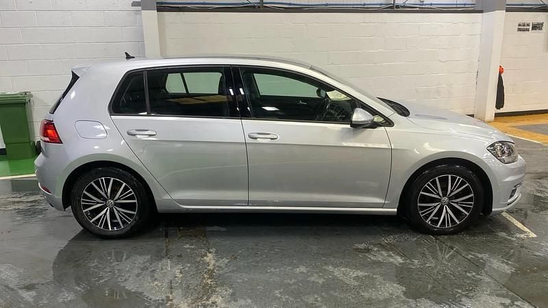 Used VW Golf VII SE 130 HP (95 kW) 2019 Silver Hatchback