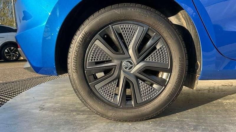 Used Skoda Fabia Colour Edition 95 HP (69 kW) 2024 Blue Hatchback