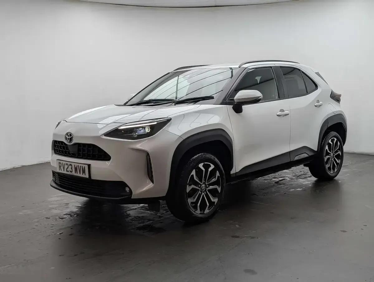 Used Toyota Yaris Cross Design 114 HP (83 kW) 2023 White SUV