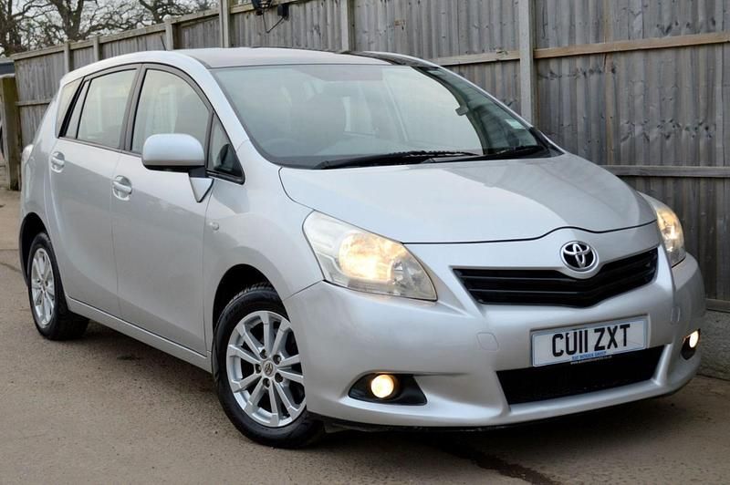 Used Toyota Verso 147 HP (108 kW) 2011 Silver MPV