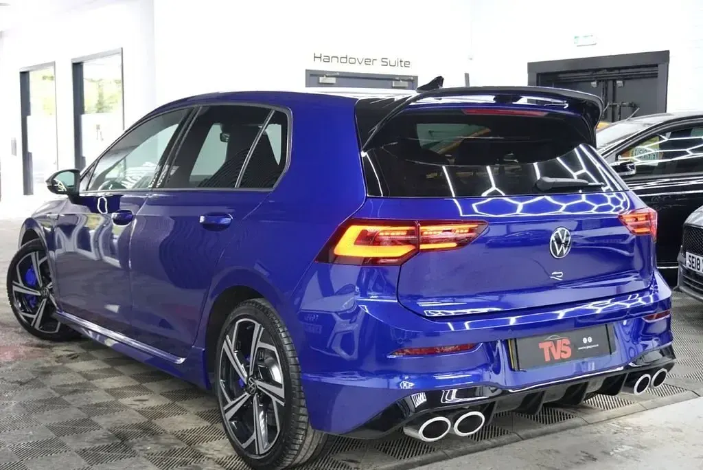 Używany VW Golf VIII R 320 KM (235 kW) 2022 Niebieski Hatchback