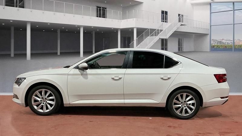 Used Skoda Superb SE Technology 150 HP (110 kW) 2018 White Hatchback