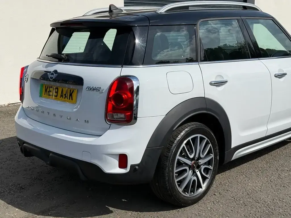 Used Mini Cooper Countryman Sport 224 HP (164 kW) 2019 White SUV
