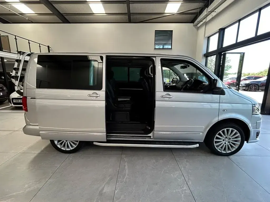 Used VW Caravelle Executive 180 HP (132 kW) 2014 Silver Van