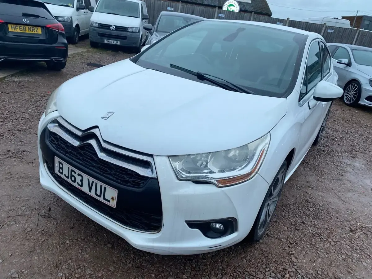Used Citroën DS4 Start 115 HP (84 kW) 2013 White Hatchback