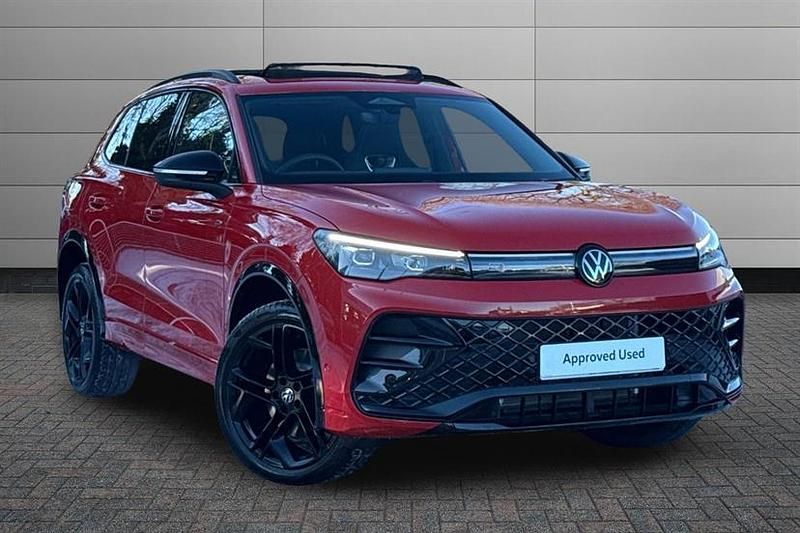 New VW Tiguan R-line 204 HP (150 kW) 2025 Persimmon red SUV