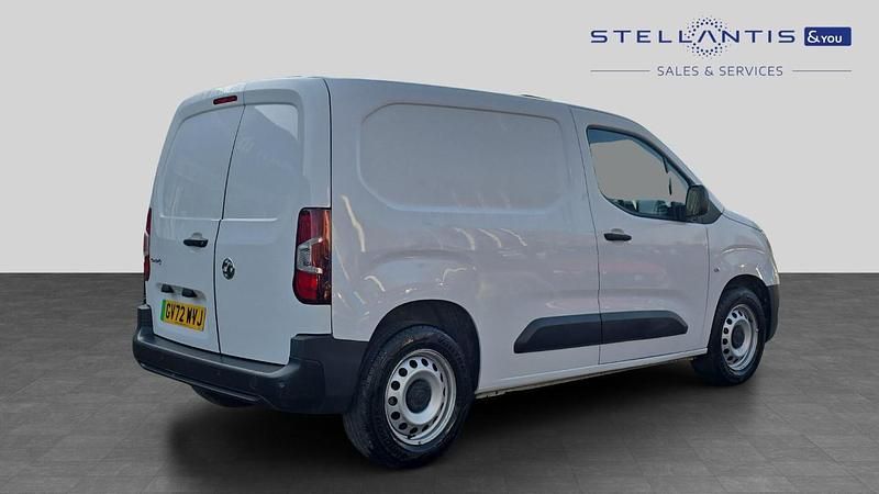 Used Vauxhall Combo 98 kW (134 HP) 2023 White MPV