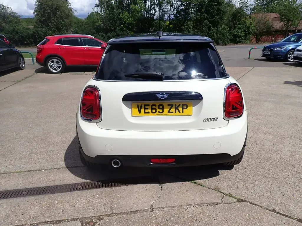 Used Mini Cooper Classic 136 HP (100 kW) 2020 White Hatchback