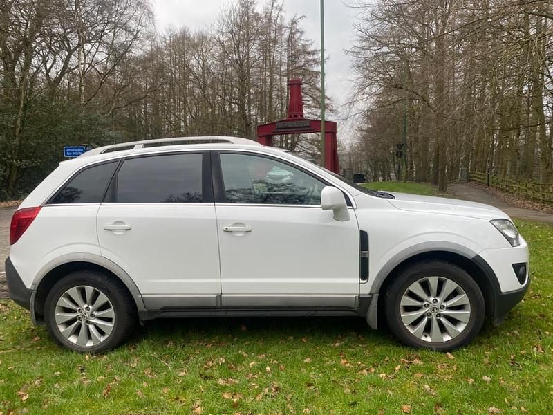 White Used 2013 Vauxhall Antara SUV | £2,499 (Fair price) - Image 1/4
