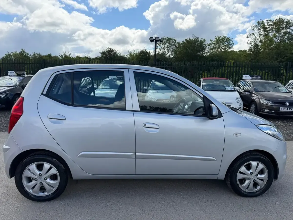 Used Hyundai i10 Active 2013 Silver Hatchback
