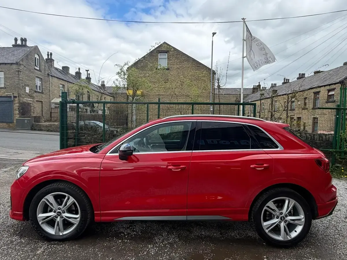 Used Audi Q3 S-Line 150 HP (110 kW) 2022 Red SUV
