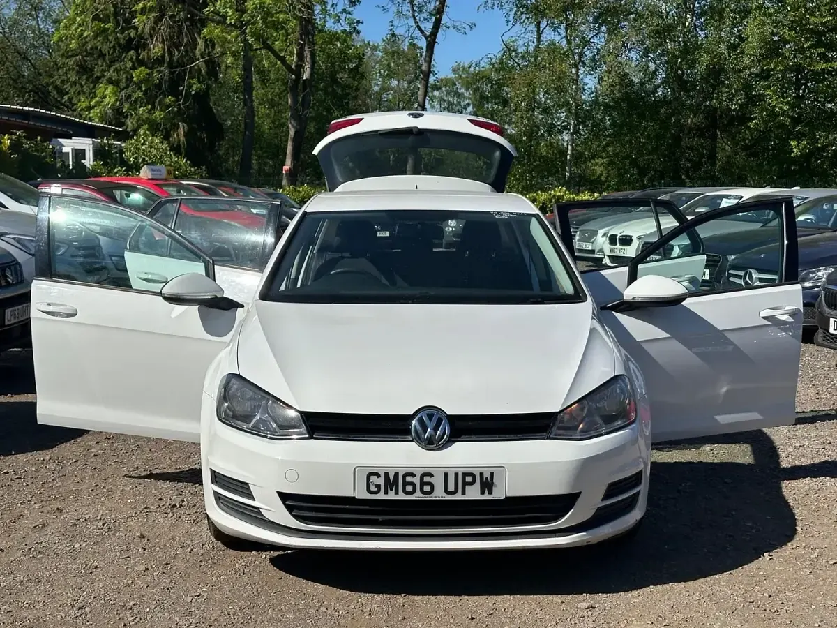 Used VW Golf VII S 125 HP (91 kW) 2017 White Hatchback