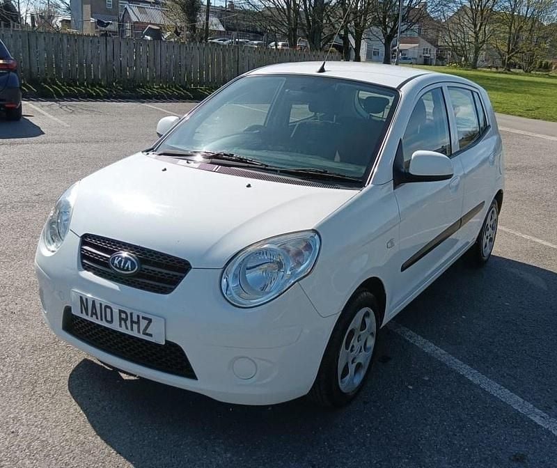 Used Kia Picanto 64 HP (47 kW) 2010 White Hatchback