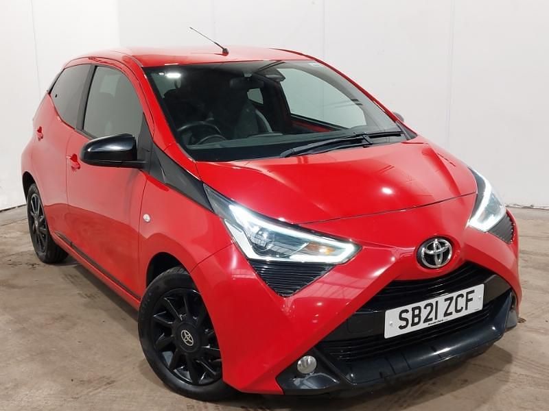 Used Toyota Aygo Trend 72 HP (52 kW) 2021 Red Hatchback