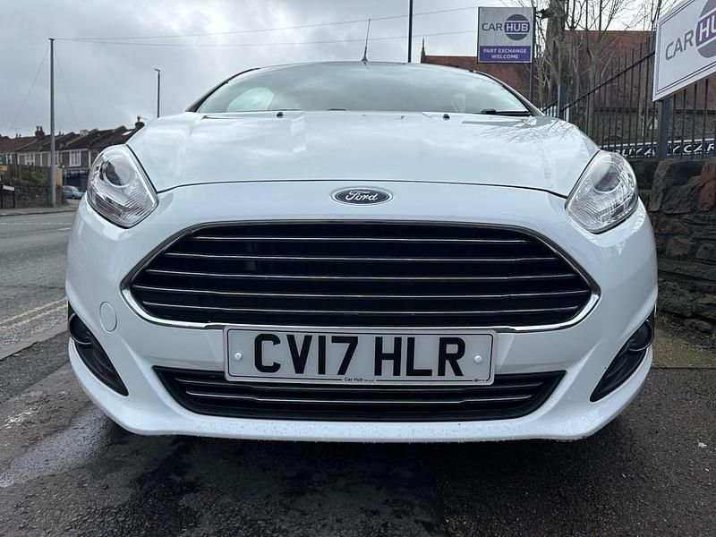 Used Ford Fiesta Zetec 82 HP (60 kW) 2017 White Hatchback