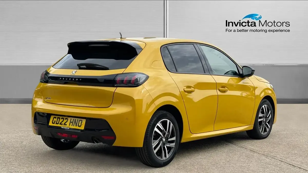 Used Peugeot 208 Allure Premium 101 HP (74 kW) 2022 Yellow Hatchback