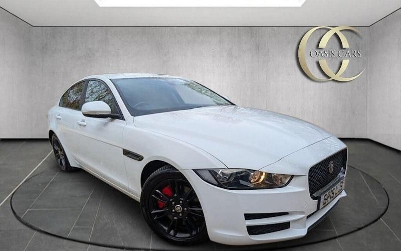 Used Jaguar XE Prestige 240 HP (176 kW) 2016 White Sedan