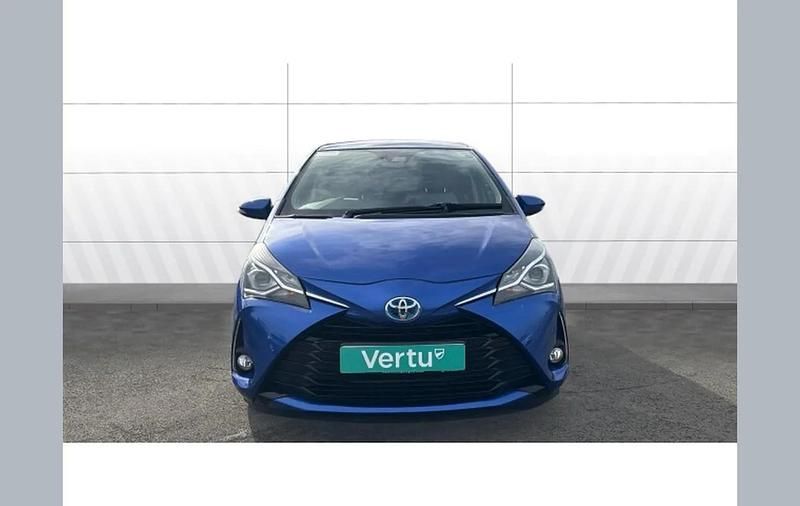Used Toyota Yaris Hybrid 101 HP (74 kW) 2018 Blue Hatchback