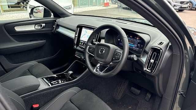 New Volvo XC40 Plus 194 HP (142 kW) 2026 SUV