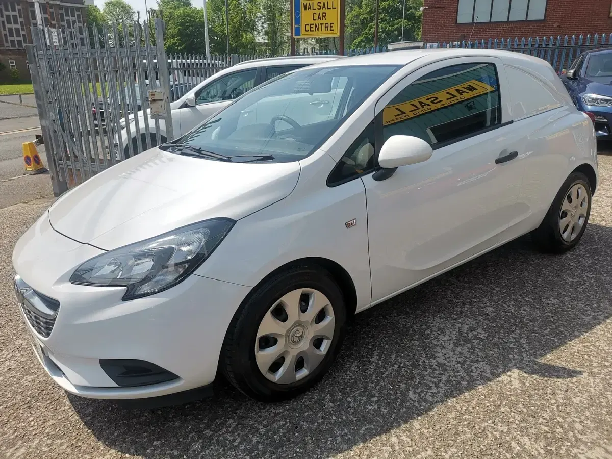 Used Vauxhall Corsa 95 HP (69 kW) 2018 White Hatchback