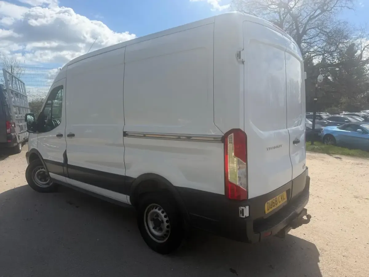 Second-hand Ford Transit 130 CP (95 kW) 2018 Alb Van