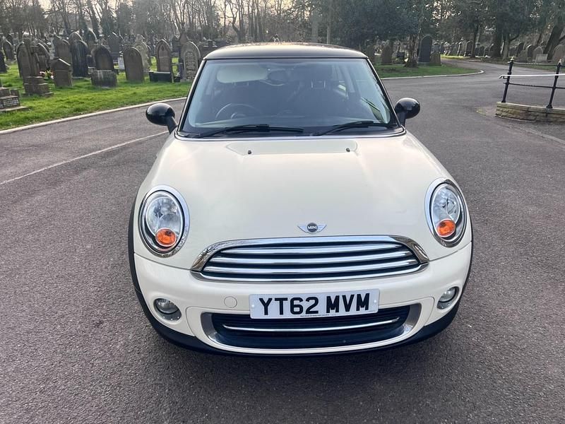 Used Mini Cooper Hatch 2012 White Hatchback