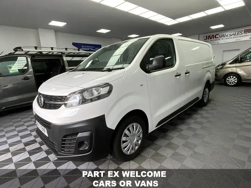 Used Vauxhall Vivaro Edition 100 HP (73 kW) 2021 White MPV
