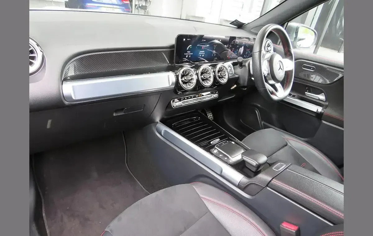 Second-hand Mercedes GLB200 AMG Line Premium Plus 161 CP (118 kW) 2022 Gri SUV