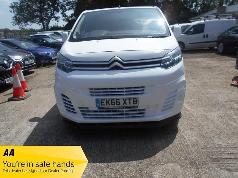 White Used 2016 Citroën Dispatch MPV | £10,999 (A bit pricey) - Image 1/4