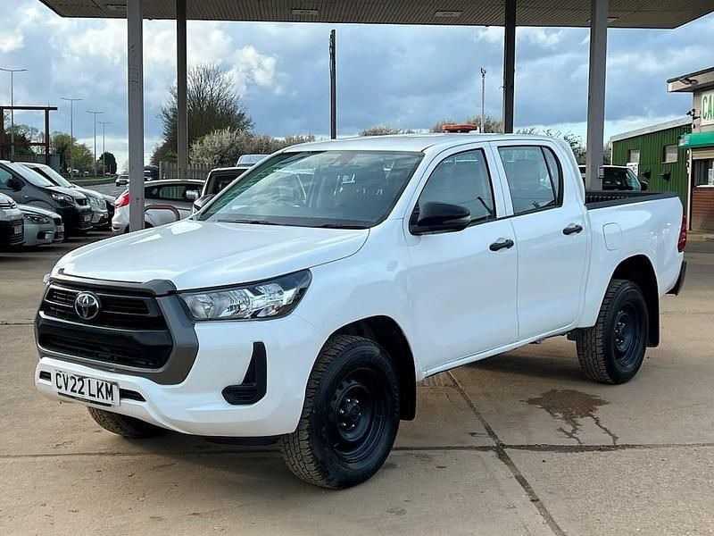 Used Toyota HiLux Active 150 HP (110 kW) 2022 White Pickup