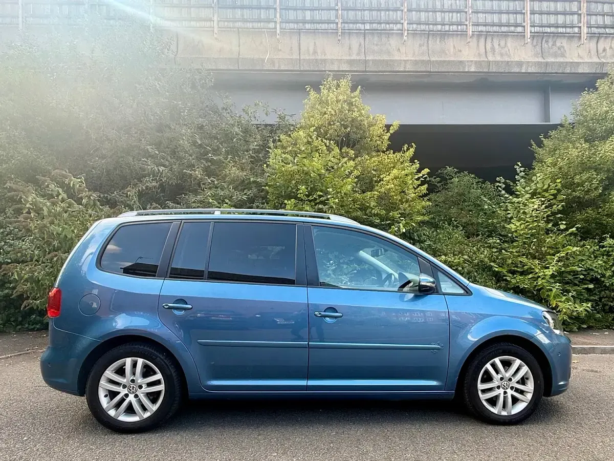 Used VW Touran SE 105 HP (77 kW) 2015 Blue MPV