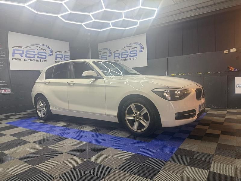 Used BMW 118 Sport Line 2013 White Hatchback