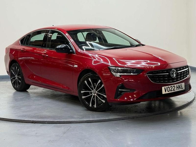 Used Vauxhall Insignia Edition 122 HP (89 kW) 2022 Red Hatchback